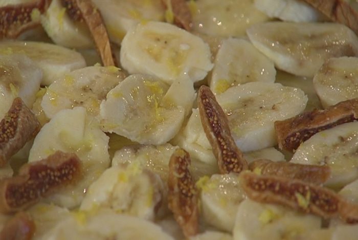 Пирог из фило с бананами и инжиром 
