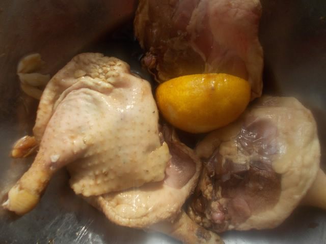 Утиные ножки, маринованные в соевом соусе с чесноком и лимоном