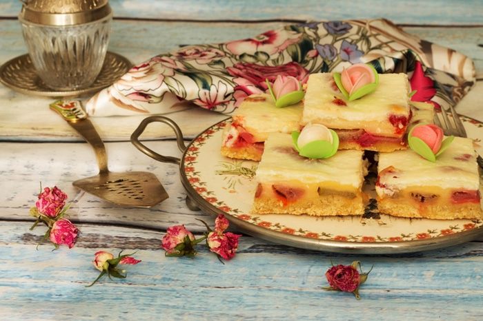 Ревенево-пудинговый пирог (Rhubarb pudding pie)