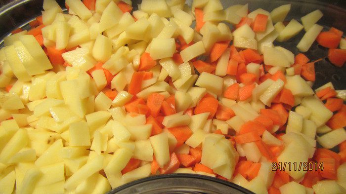 Картофельная запеканка  с брокколи и грибами