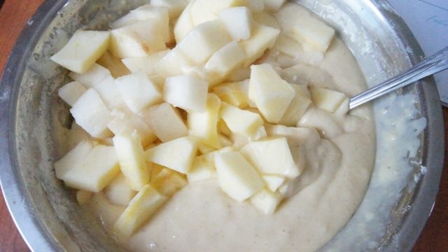 Пирог на сгущенке с яблоком и грушей 