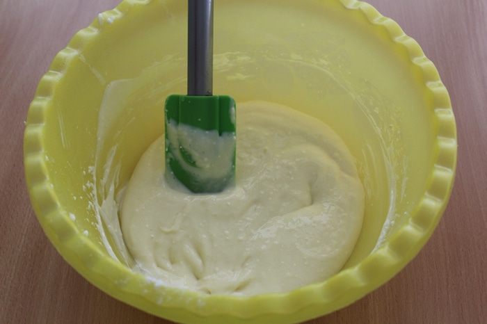 Сливочный пирог со сливовой начинкой