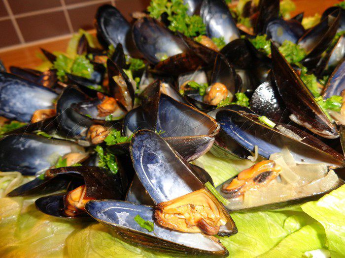 Мидии в соусе из белого вина по-канадски