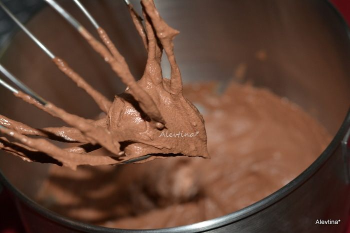 Шоколадный торт с клюквой