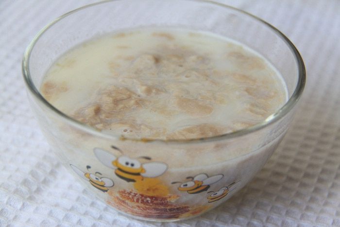 Хлебный завиток с корицей и изюмом