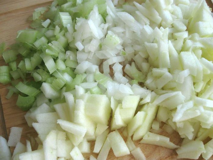 Салат с яблоком, сельдью и авокадо