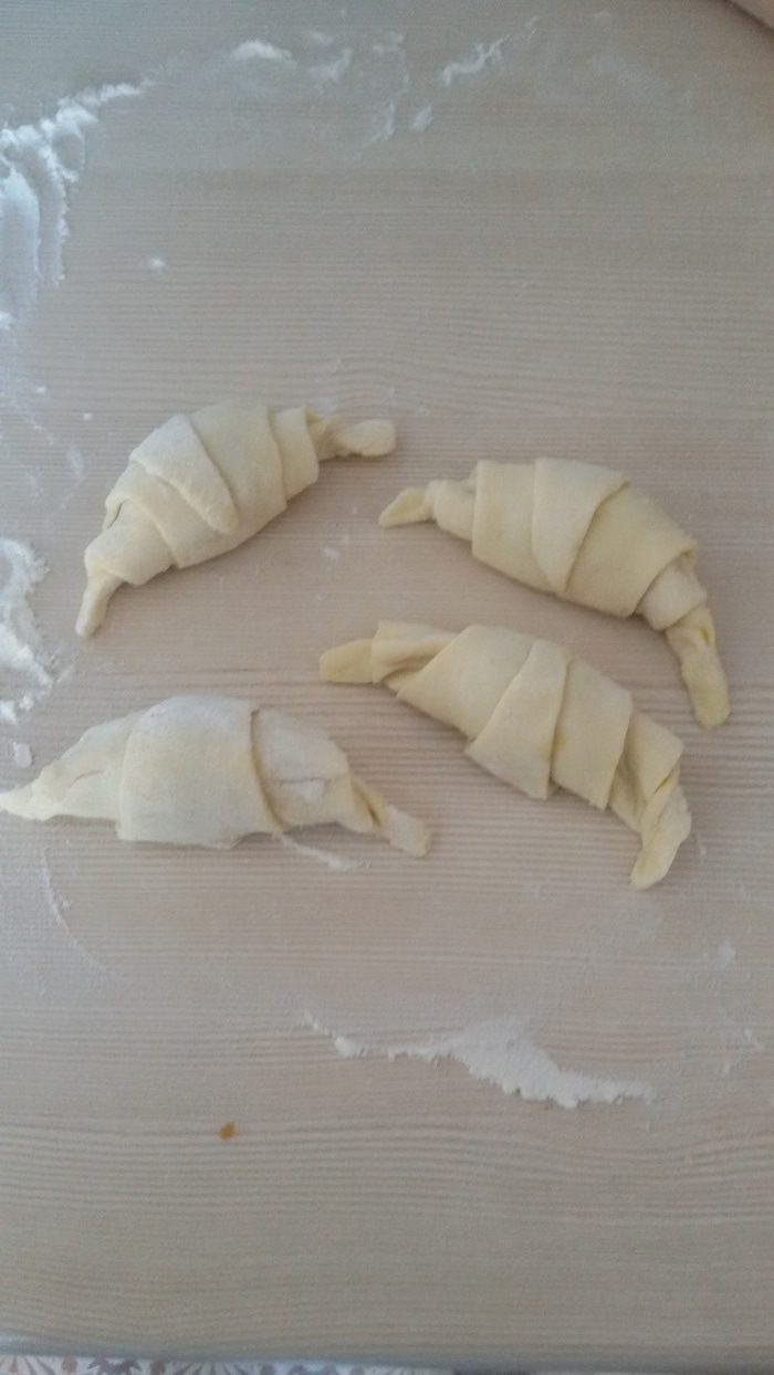 Круассаны с финиками и мёдом