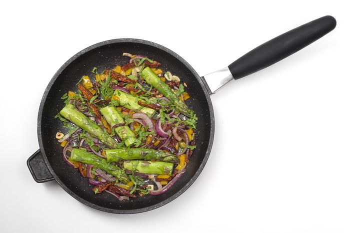 Яичница со спаржей