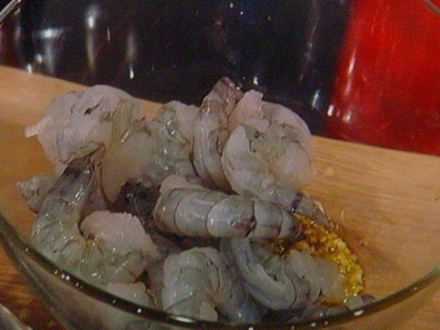 Вок с весенними овощами и креветками