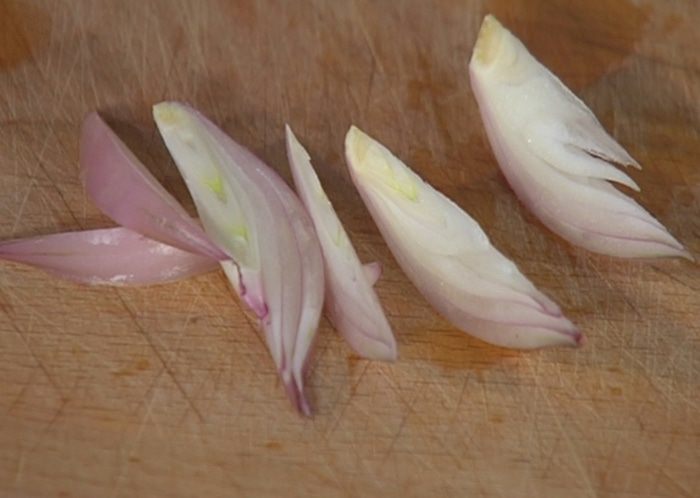 Тосты с рыбой карри и свекольным салатом 