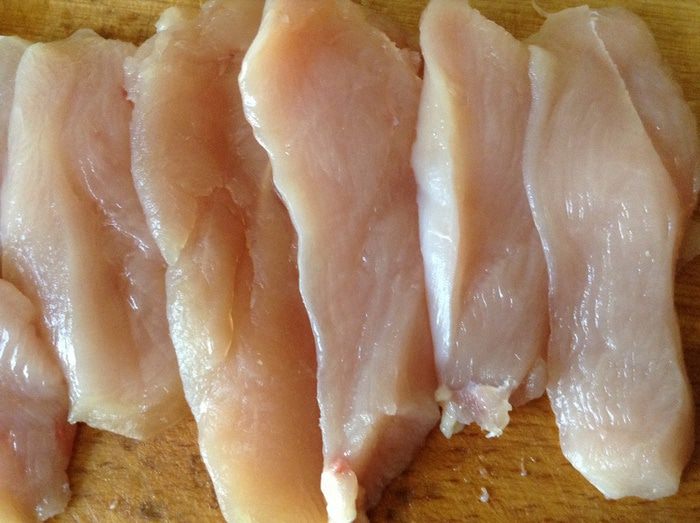 Куриная грудка с арахисом и бананами