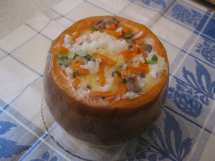 Тыквенный горшочек с рисом и говядиной