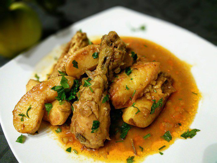 Жаркое из курицы с айвой