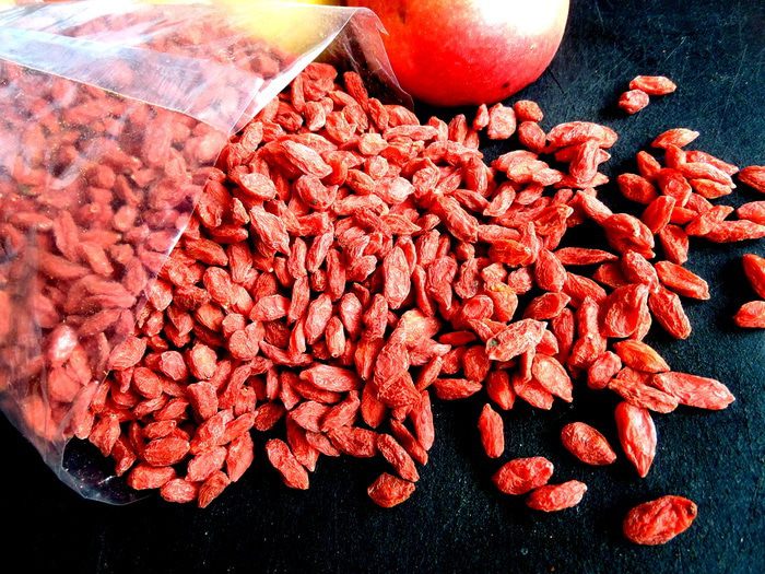 Сладкий суп с рисом, фруктами и ягодами