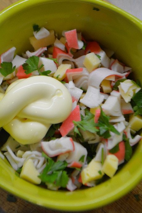 Тосты с сыром и крабовыми палочками