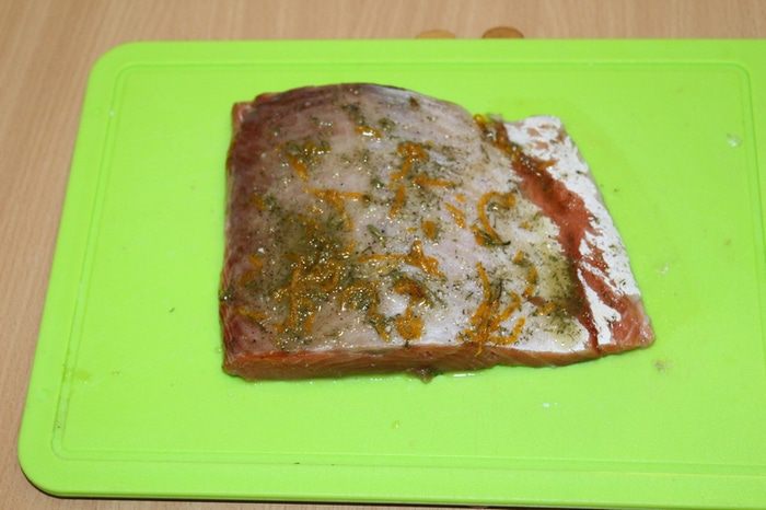 Рыбка красная под суфле из сливочного сыра