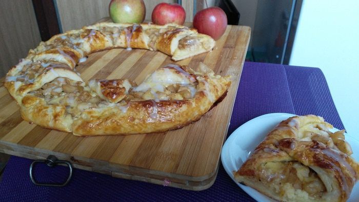 Яблочное кольцо со сливочным сыром