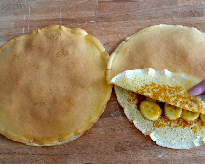 Блинный торт с бананами и шоколадным муссом