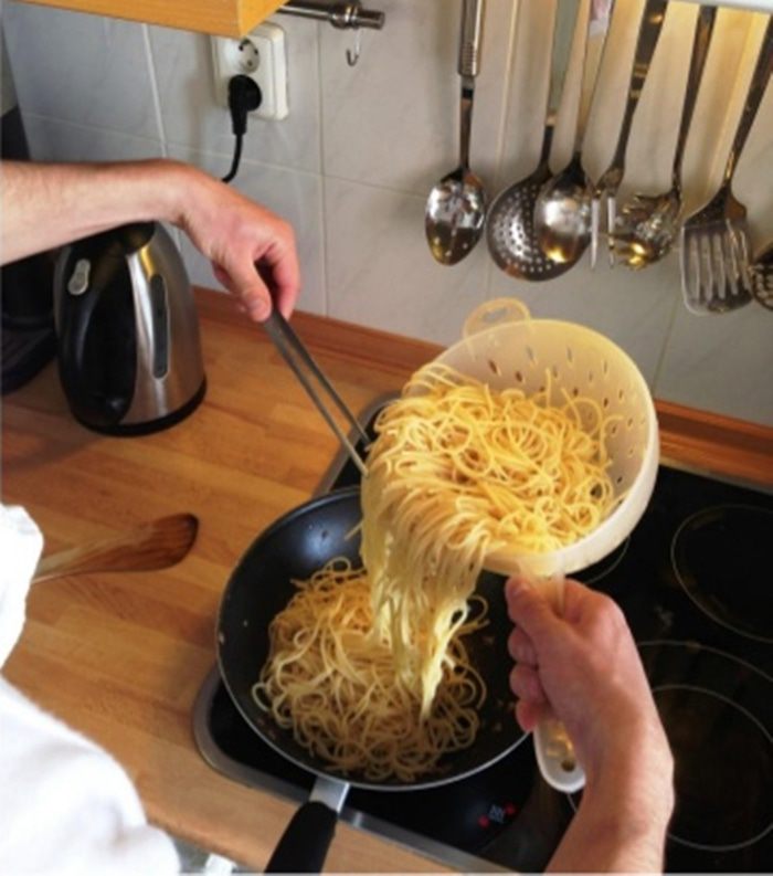 Спагетти с жареным беконом и сырно-яичным соусом 