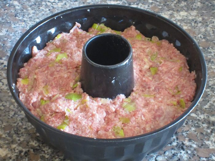 Мясное кольцо с луком-пореем