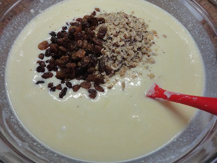 Творожник с орехами и изюмом