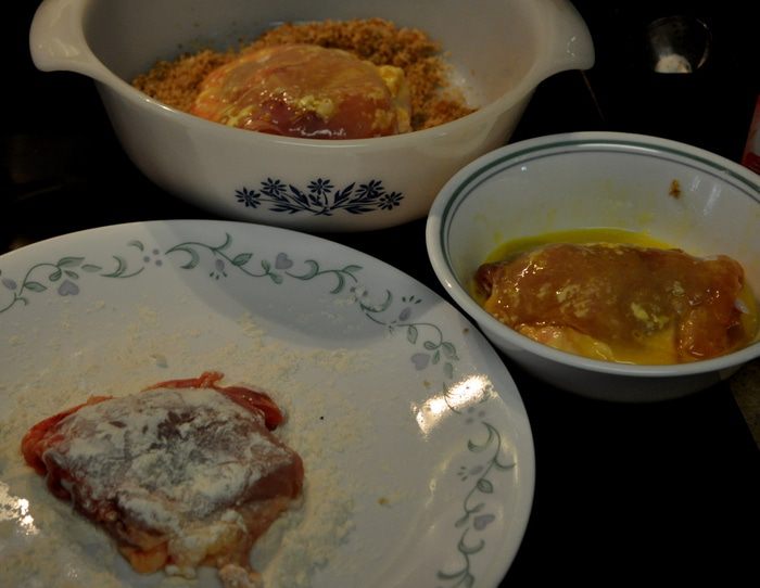 Курица в хлебной крошке с сырами