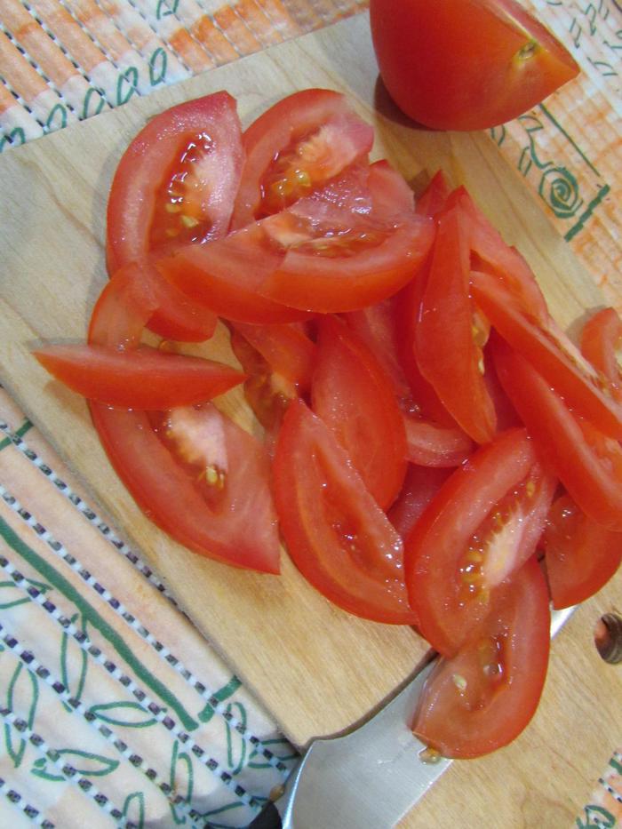 Открытый пирог с сыром и курицей
