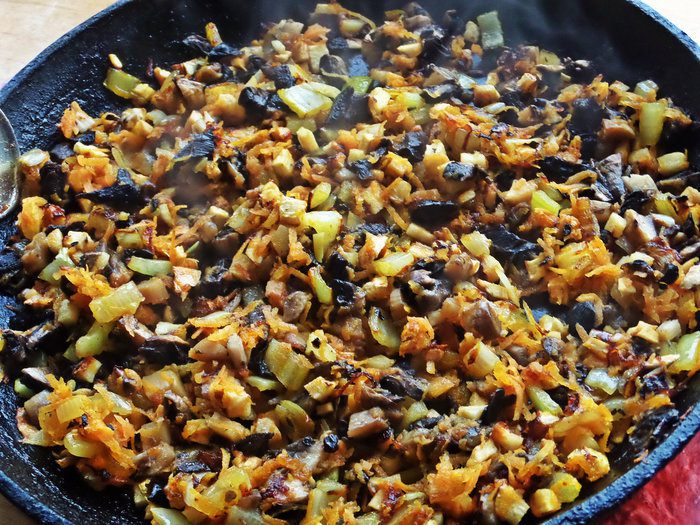 Курочка с гречкой и грибами