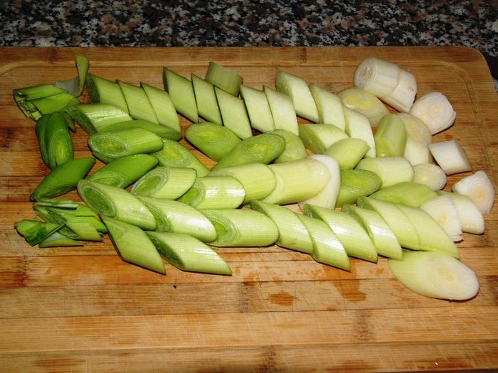 Лук-порей, тушеный с рисом (Zeytinyaglı pırasa)