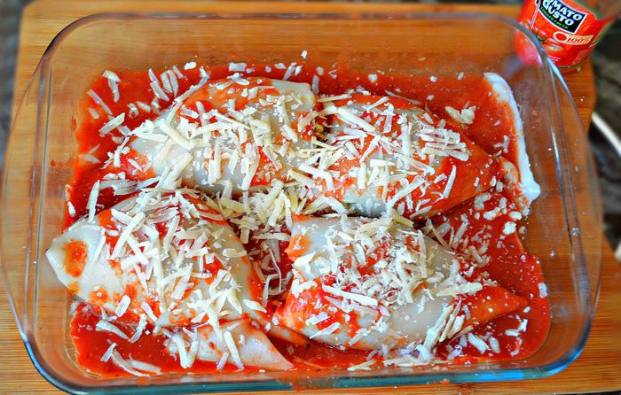 Кальмары, фаршированные молодой капустой