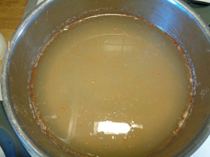 Средиземноморский суп с морепродуктами, рыбой и рисовой лапшой