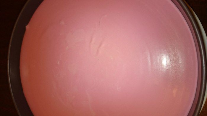 Холодный розовый чизкейк