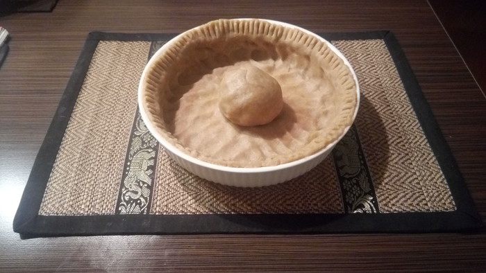 Закрытый пирог с фруктовой начинкой
