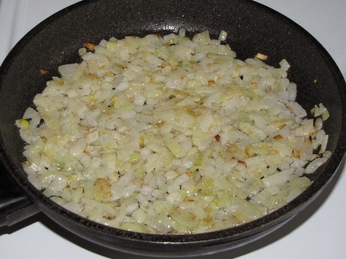 Долма с рисом, изюмом и кедровыми орешками