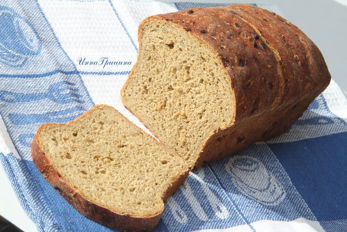 Домашний хлеб с сушеными грибами и жареным луком