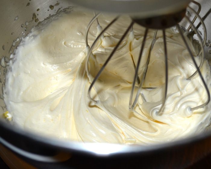 Блинный торт с бананами и шоколадным муссом