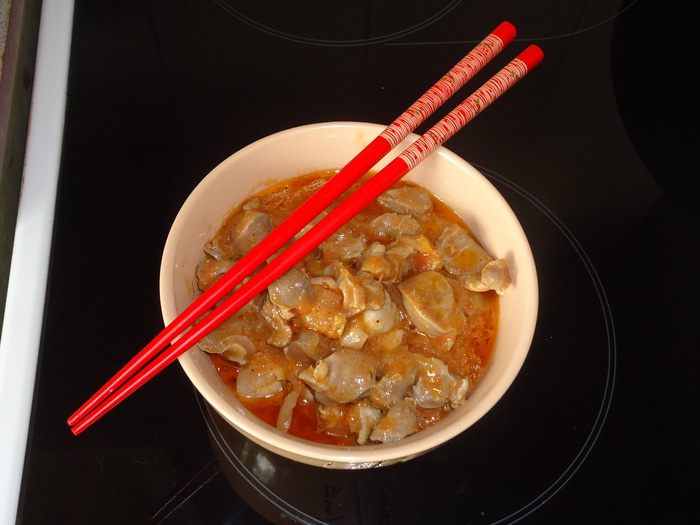 Куриные пупки в остром соусе