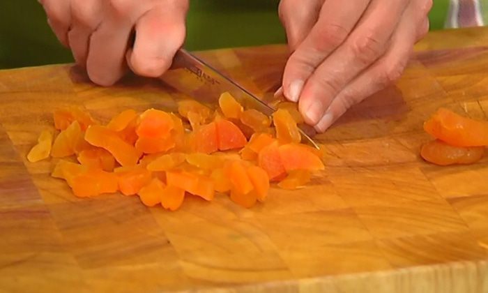 Миндальный кекс с курагой 