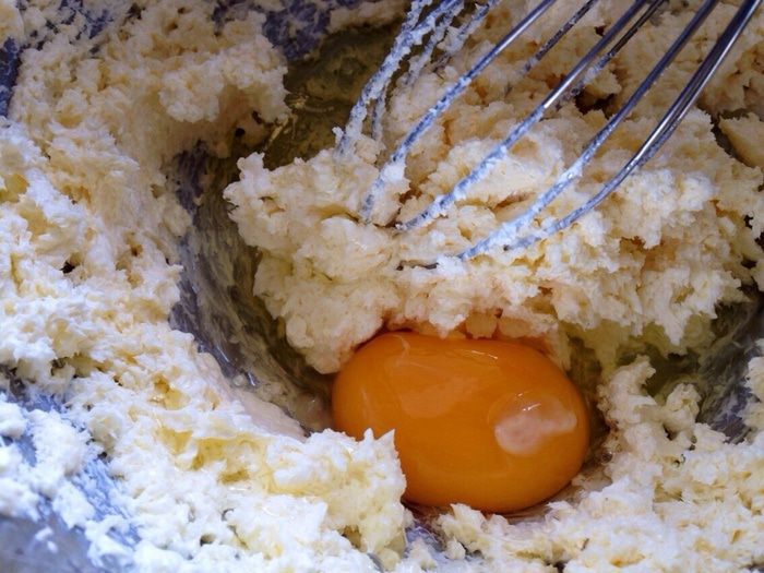 Пирог с карамелизированными грушами