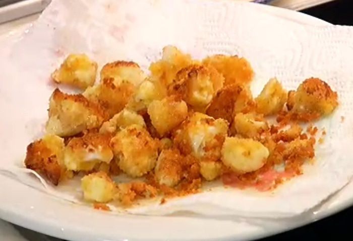 Салат из цветной капусты с заправкой-карри 