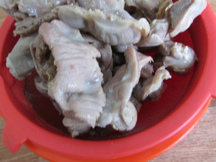 Паштет из куриных желудков с морковью и луком