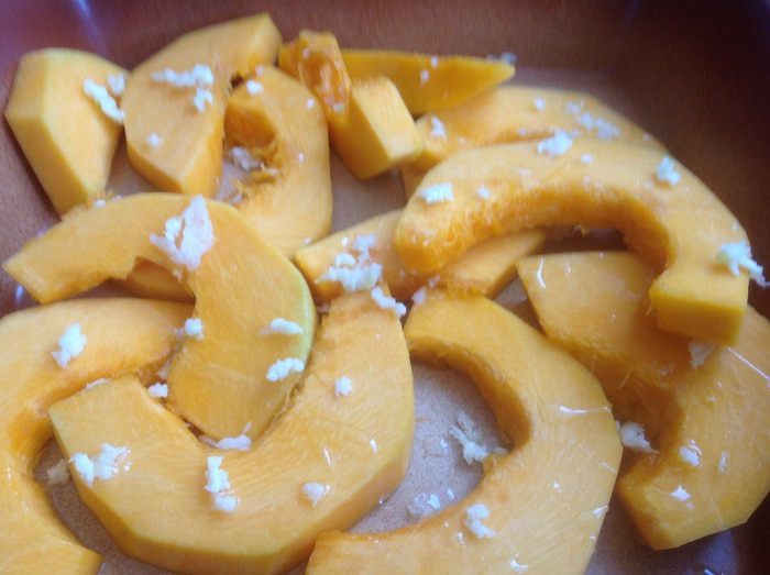 Рулетики из индейки, запечённые с тыквой