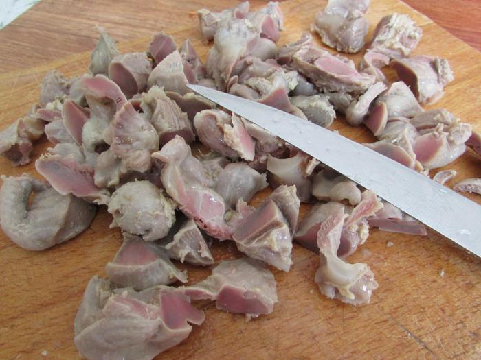 Паштет из куриных желудков с морковью и луком