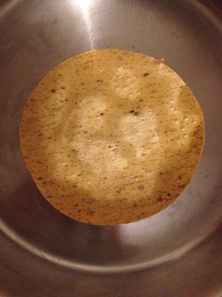 Кусочки курицы в индийской лепешке с манго и лаймовой заправкой