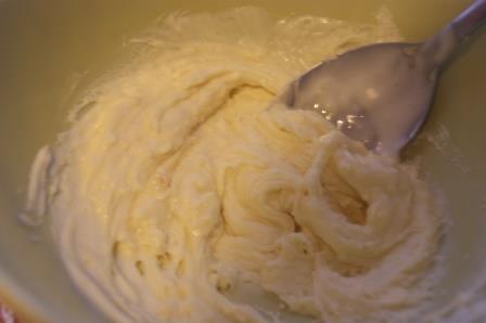 Чизкейк с белым шоколадом на миндально-кокосовой основе