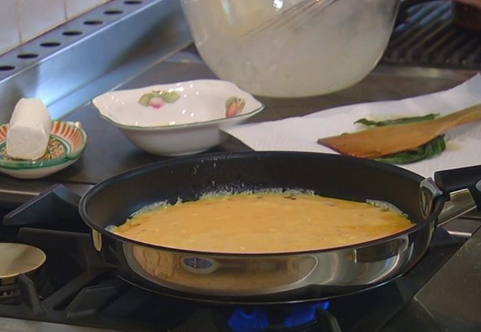 Фриттата с козьим сыром и шалфеем 