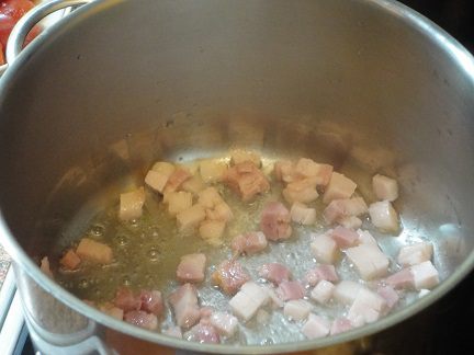 Томатный куриный суп с перловкой