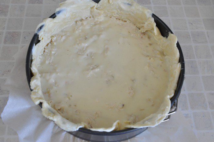 Пирог с курицей под ореховой корочкой