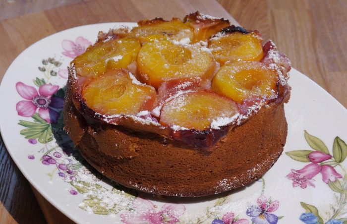 Пирог-перевертыш с персиками 