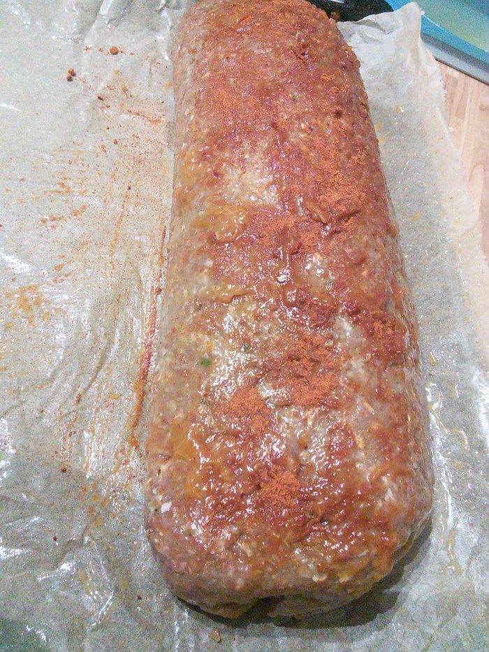 Говяжий рулет с черносливом и грецким орехом 